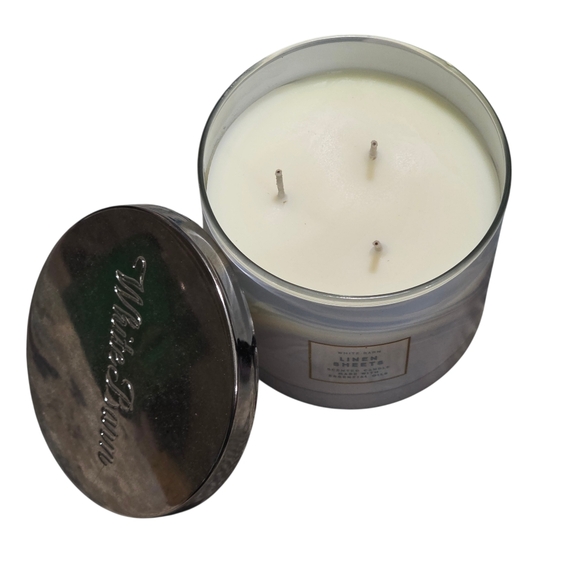 White Barn Linen Sheets Candle - White and Light Blue - Picture 3 of 3